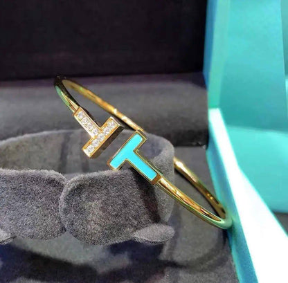 Tiffany ❤️‍🔥
Bangle ✨
*Master quality ✅*
With normal boxes 📦 
55 dhs💓
With master box 🗃️ 
85 dhs💓

Zain216
♥️♥️♥️
