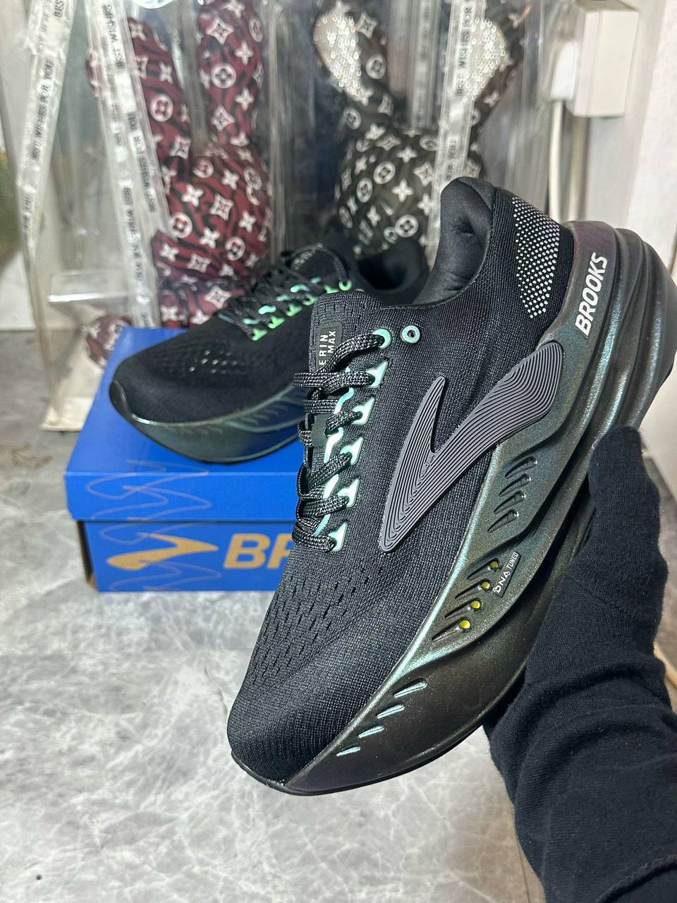 BROOKS Glycerin Max sneakers ‘Aurora Black’
36-45 AVAILABLE 🤩
230 dhs🪙💚

Zain242
♥️♥️♥️