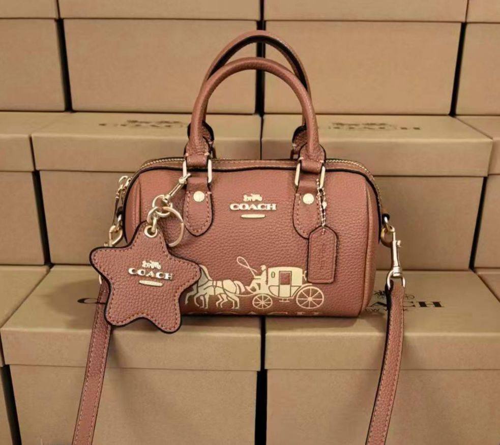 COACH 

COPY ONE 
NEW CAME 

WITH BOX 
🎁🎁🎁

120 dhs✅
20cm

Zain39
♥️♥️♥️