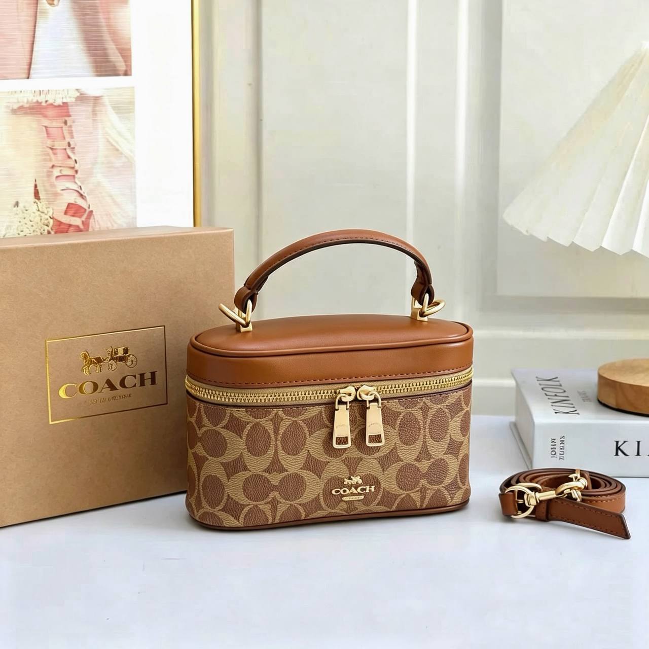 COACH NEW CAME HIGH QUALITY WITH BOX  
110 dhs🇦🇪🇦🇪

Zain295
♥️♥️♥️