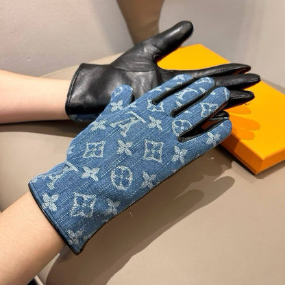 LV GlOVES

VVIP QUALITY

WITH ORRIGINAL BOX

320 dhs🇦🇪🇦🇪

Zain281
♥️♥️♥️