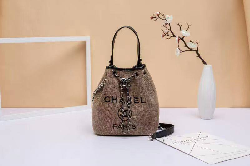 Chanel
90 dhs🪙🌨️

Zain143
♥️♥️♥️