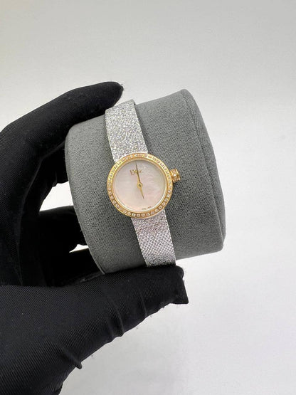 Dior

with box 
280 dhs🇦🇪🇦🇪

19mm

Zain85
♥️♥️♥️