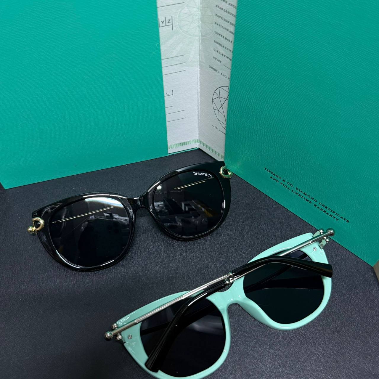 Tiffany ❤️‍🔥*
Sunglasses 🕶️ 
Copy one❣️
good quality 💯
With master box 🗃️ 
50 dhs❤️

Zain216
♥️♥️♥️