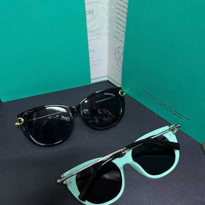 Tiffany ❤️‍🔥*
Sunglasses 🕶️ 
Copy one❣️
good quality 💯
With master box 🗃️ 
50 dhs❤️

Zain216
♥️♥️♥️