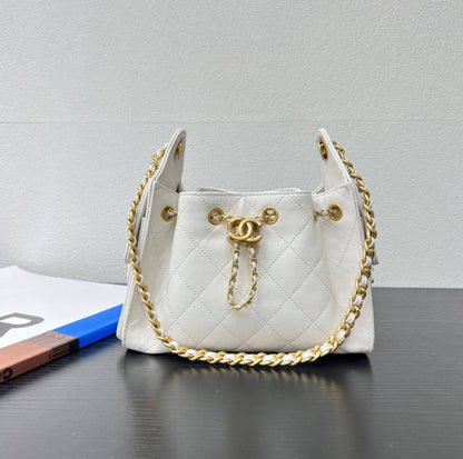 Chanel  
Small size 
120 dhs💓
With box

Zain299
♥️♥️♥️