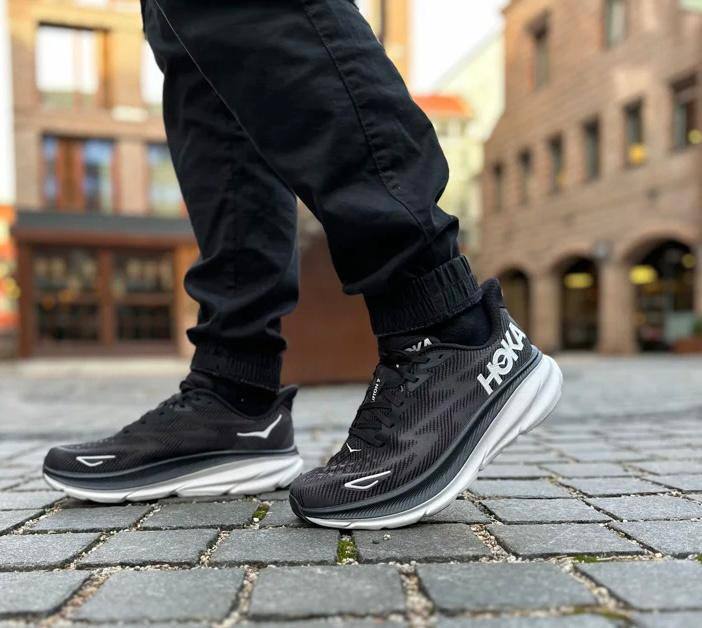 Hoka One One Clifton 9  ，
Size 36-45 ，
230 dhs✅

Zain18
♥️♥️♥️
