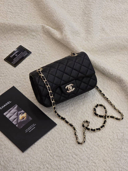 Chanel 
Master 
  20Cm 

With Box
🎁🎁🎁

230 dhs🇦🇪

Zain131
♥️♥️♥️