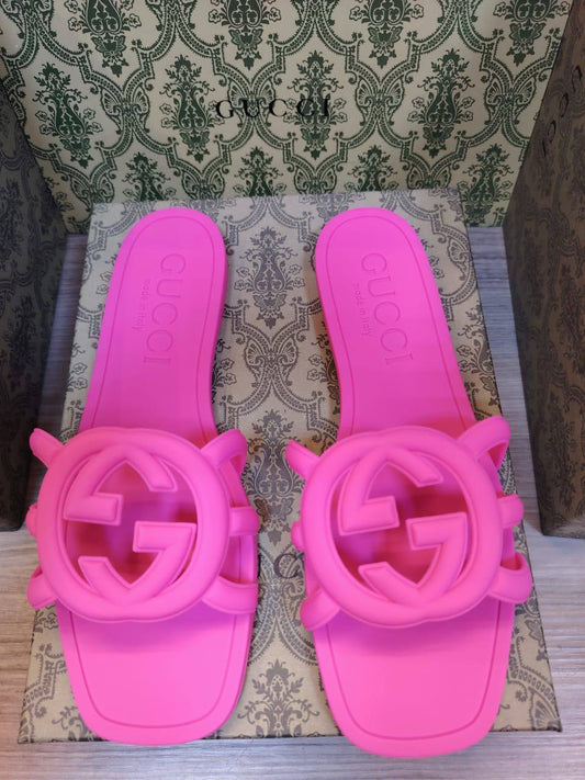 Gucci Slippers , 
New Arrived 
Size 36 To 41
70 dhs🗽

Zain120
♥️♥️♥️