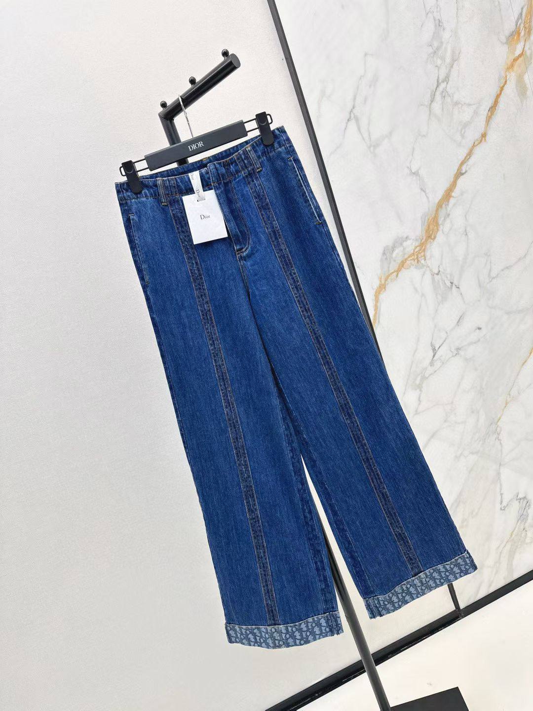 *New collections    
170 dhs🗽
*good  quality  ✅
*Sizes:S M L xl* 
*AVAILABLE NOW*

Zain231
♥️♥️♥️