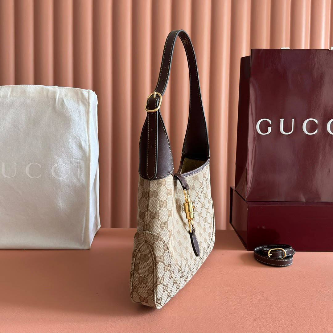 GUCCI 

NEW CAME 
HIGH QUALITY 

WITH BOX 

125 dhs🇦🇪🇦🇪🇦🇪

Zain39
♥️♥️♥️