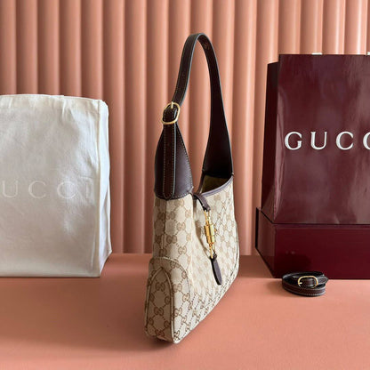 GUCCI 

NEW CAME 
HIGH QUALITY 

WITH BOX 

125 dhs🇦🇪🇦🇪🇦🇪

Zain39
♥️♥️♥️