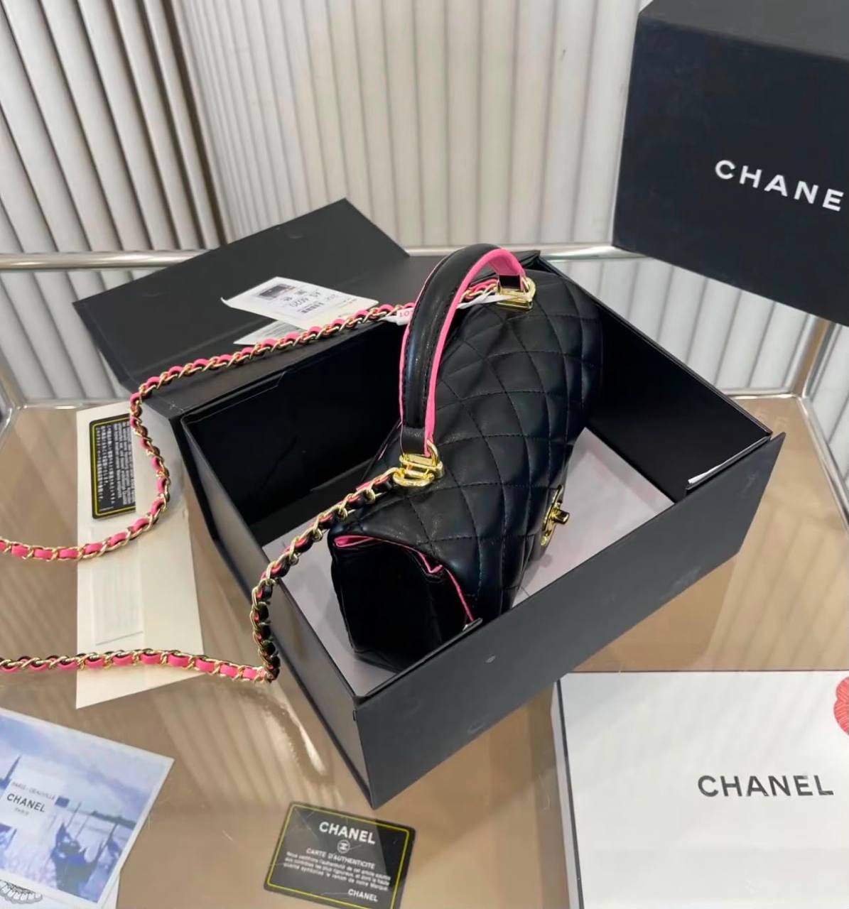 CHANEL 
COPY ONE 
WITH BOX 
180 dhs✅

Zain295
♥️♥️♥️