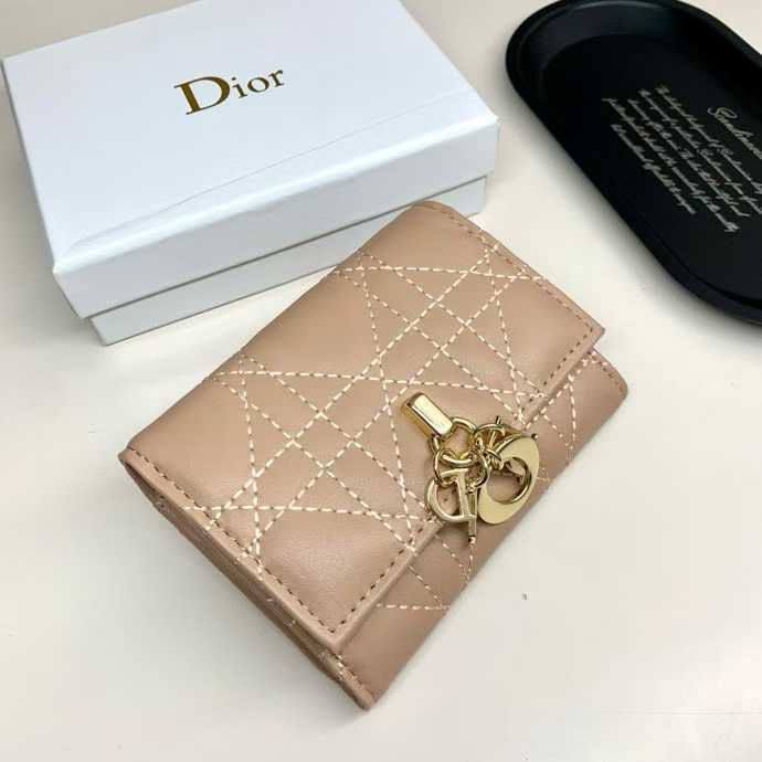 Dior Wallet 
115 dhs❤️
💼 Good Quality 💼

Zain131
♥️♥️♥️