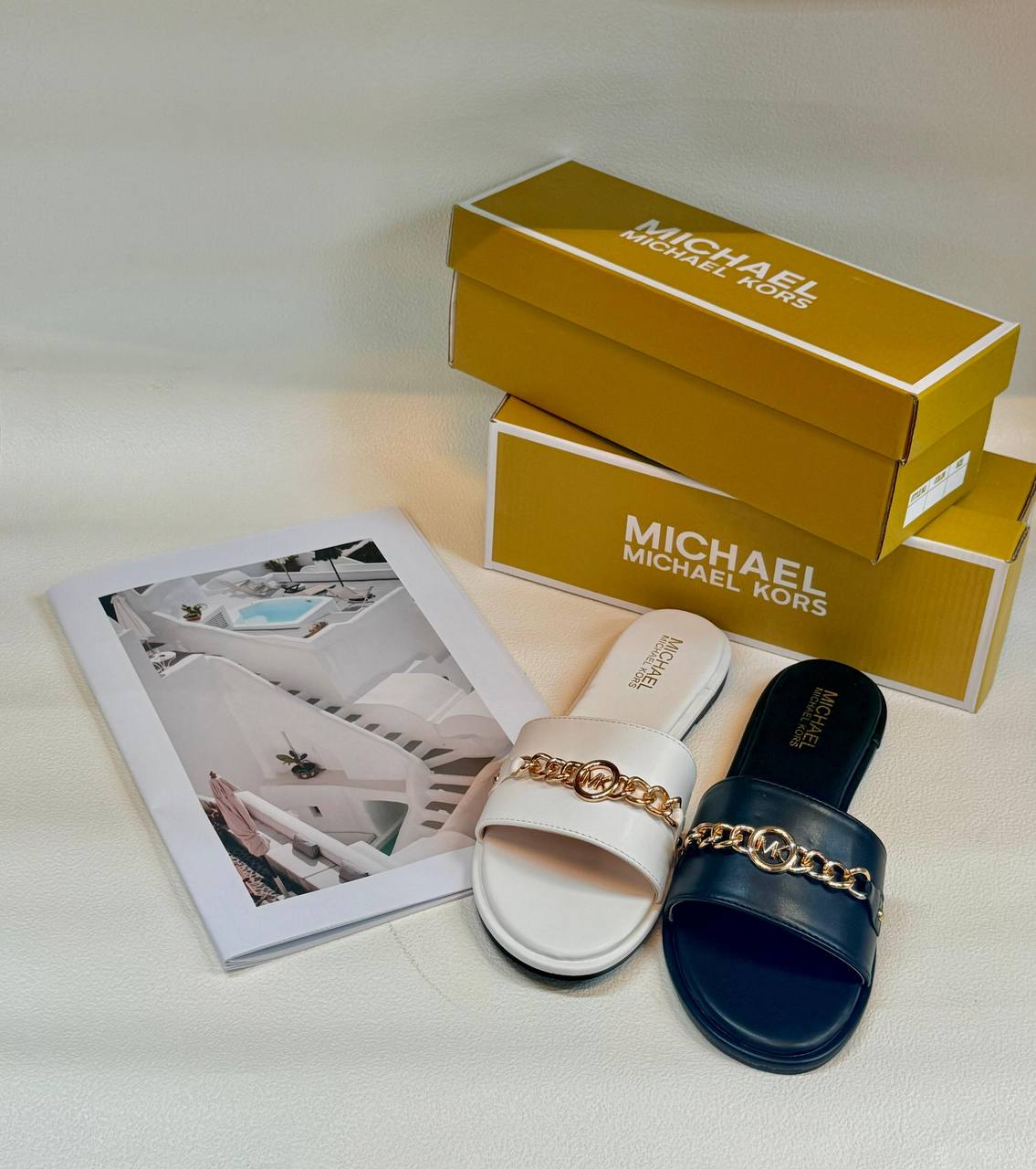 MK
Size 36to41
65 dhs🪙💚

Zain236
♥️♥️♥️