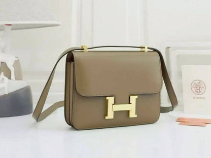 HERMES 

NEW CAME 

GOOD QUALITY 

WITH BOX  
🎁🎁🎁

100 dhs❣️

Zain39
♥️♥️♥️