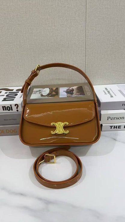 CELINE  
Best quality 

with box’s 
🎁🎁🎁

100 dhs✅
size 23CM

Zain290
♥️♥️♥️