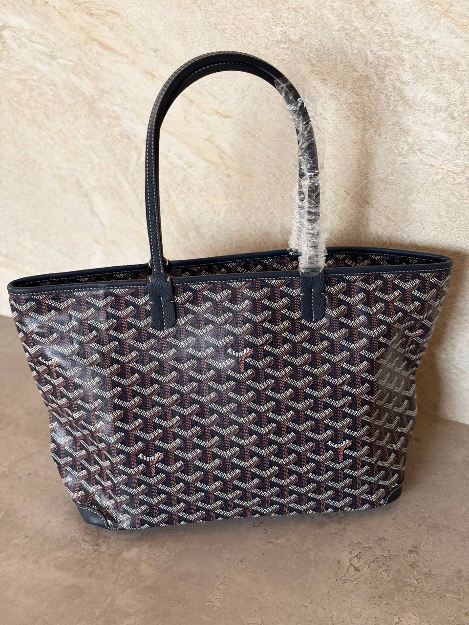 𝐆𝐨𝐲𝐚𝐫𝐝 𝐀𝐫𝐭𝐨𝐢𝐬
 𝐏𝐌 𝐁𝐚𝐠 
𝐖𝐢𝐭𝐡 𝐓𝐨𝐩 𝐙𝐢𝐩 

For Price 👇 WhatsApp✅
0568585901 
0507557372
0552275751 Owner Zain 👌

ZainETAG 4
♥️♥️♥️