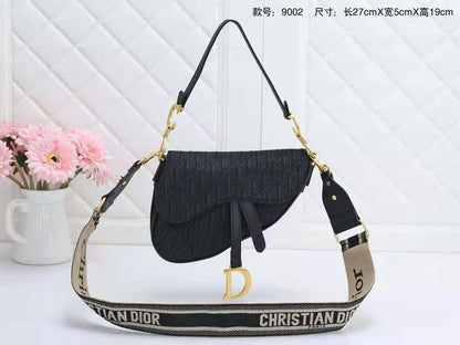 Dior
withbox 
120 dhs✅

Zain143
♥️♥️♥️