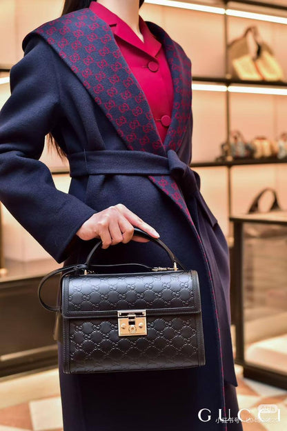 Gucci 
280 dhs❣️
Master
#with box💕💕🙋‍♂️

Zain228
♥️♥️♥️