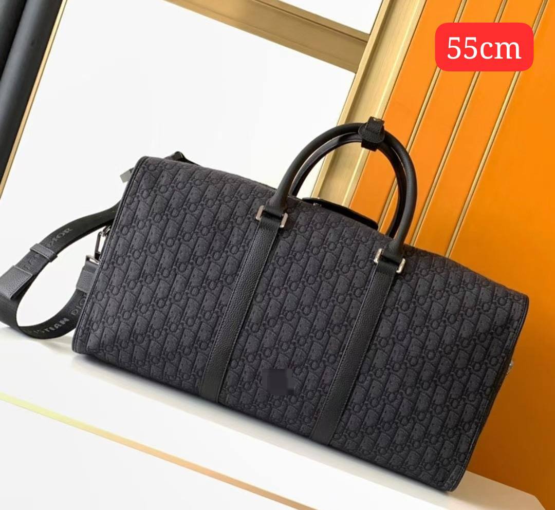 Travel bag 
55cm 
good quality 
120 dhs🇦🇪🇦🇪

Zain168
♥️♥️♥️