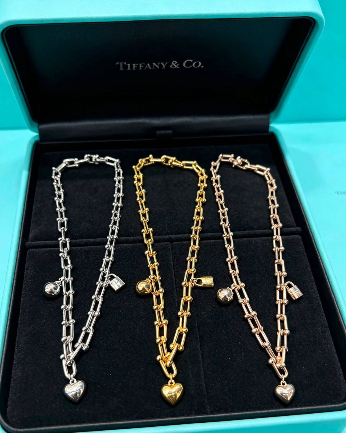 Tiffany ❤️‍🔥
Necklace 🐦‍🔥
Bracelet 🦋
Master quality 💯
With normal boxes 🗃️ 
140 dhs🇦🇪🇦🇪🇦🇪

With master box 📦 
170 dhs🇦🇪🇦🇪🇦🇪

Zain216
♥️♥️♥️