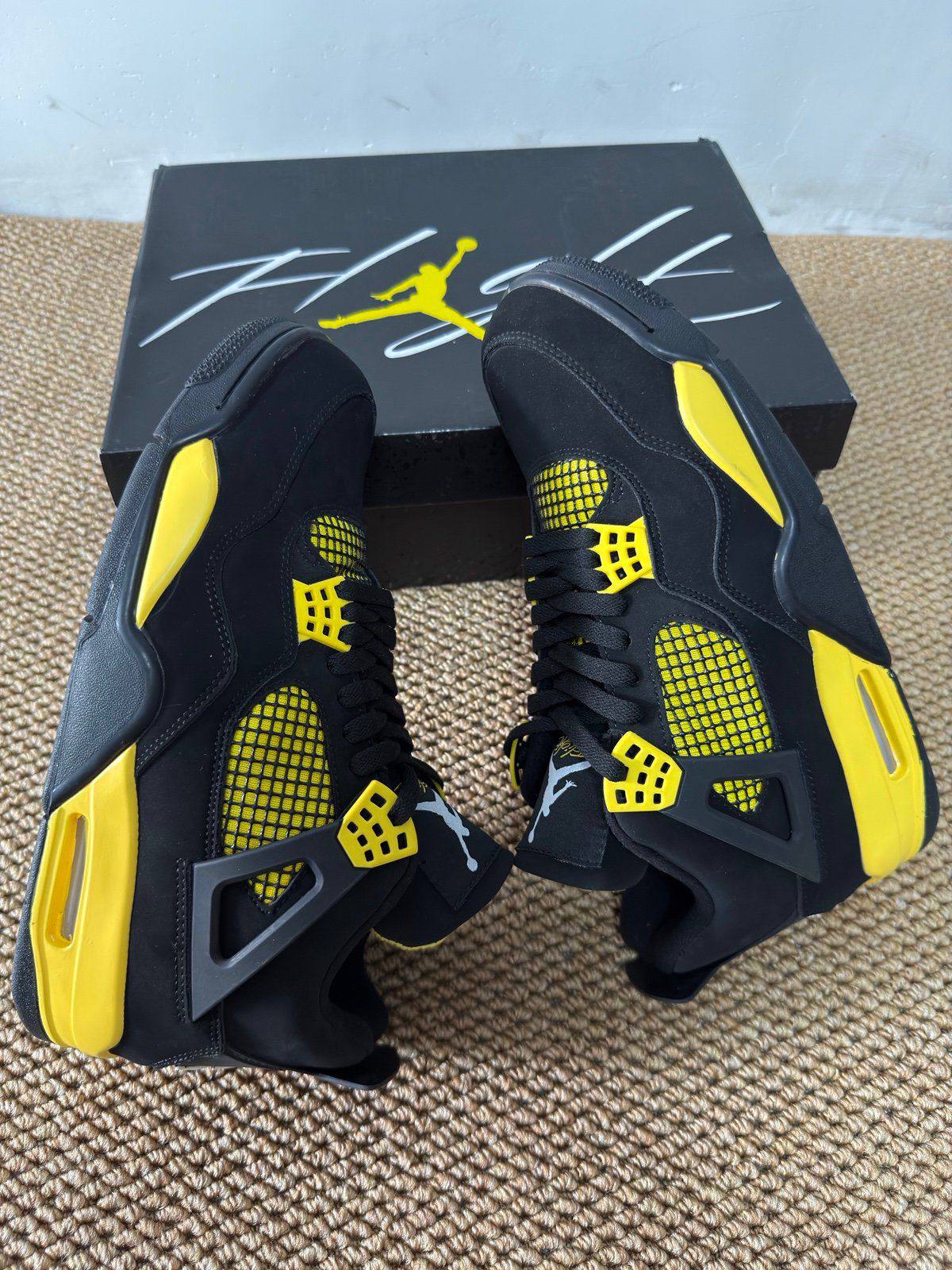 Air Jordan 4 Retro "Thunder 2023" ⭐️🖤
40-45 AVAILABLE 🤩
180 dhs🌺

Zain242
♥️♥️♥️