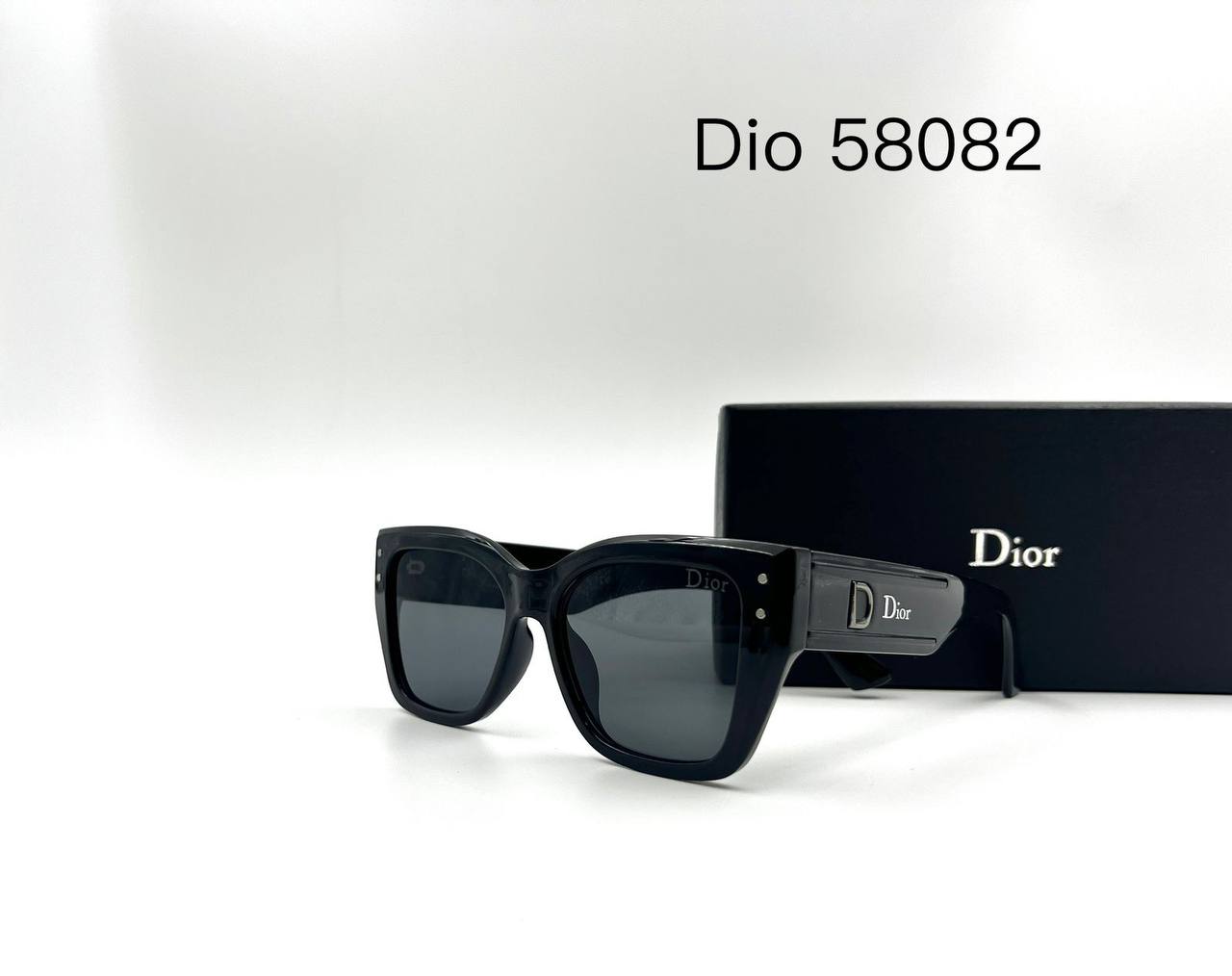 Dior💥*
Sunglasses 🕶️ 
good quality 💯
With master box 🗃️ 
50 dhs✅

Zain273
♥️♥️♥️