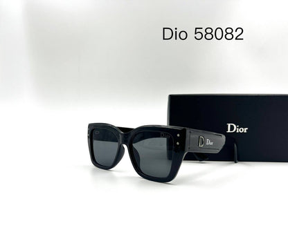 Dior💥*
Sunglasses 🕶️ 
good quality 💯
With master box 🗃️ 
50 dhs✅

Zain273
♥️♥️♥️