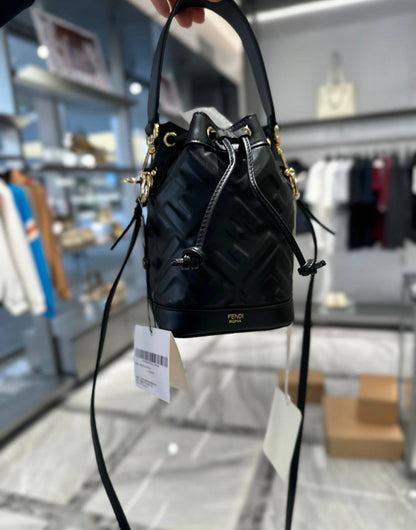 Fendi
good quality, 

comes with box, 🎁🎁🎁

size... 13*20 cm 
85 dhs💓

Zain12
♥️♥️♥️