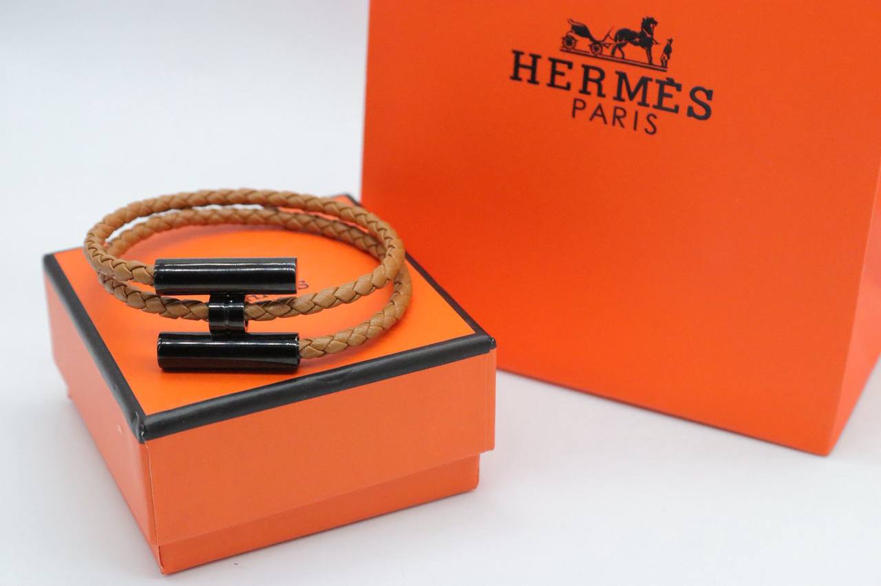 Bracelet 
55 dhs💓
+Box and paper bag🎁

Zain33
♥️♥️♥️