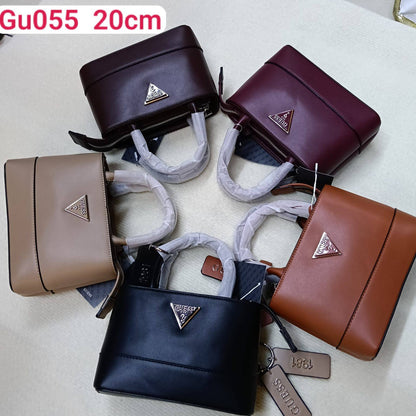 Prada
100 dhs🇦🇪🇦🇪
with box
size 20cm

Zain26
♥️♥️♥️