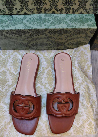Gucci Slippers , 
Size 36 To 41
90 dhs✅

Zain120
♥️♥️♥️