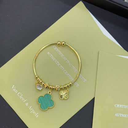 VCA bangle 
Fashion Quality 

30 dhs🪙
normal box

Zain48
💕💕💕