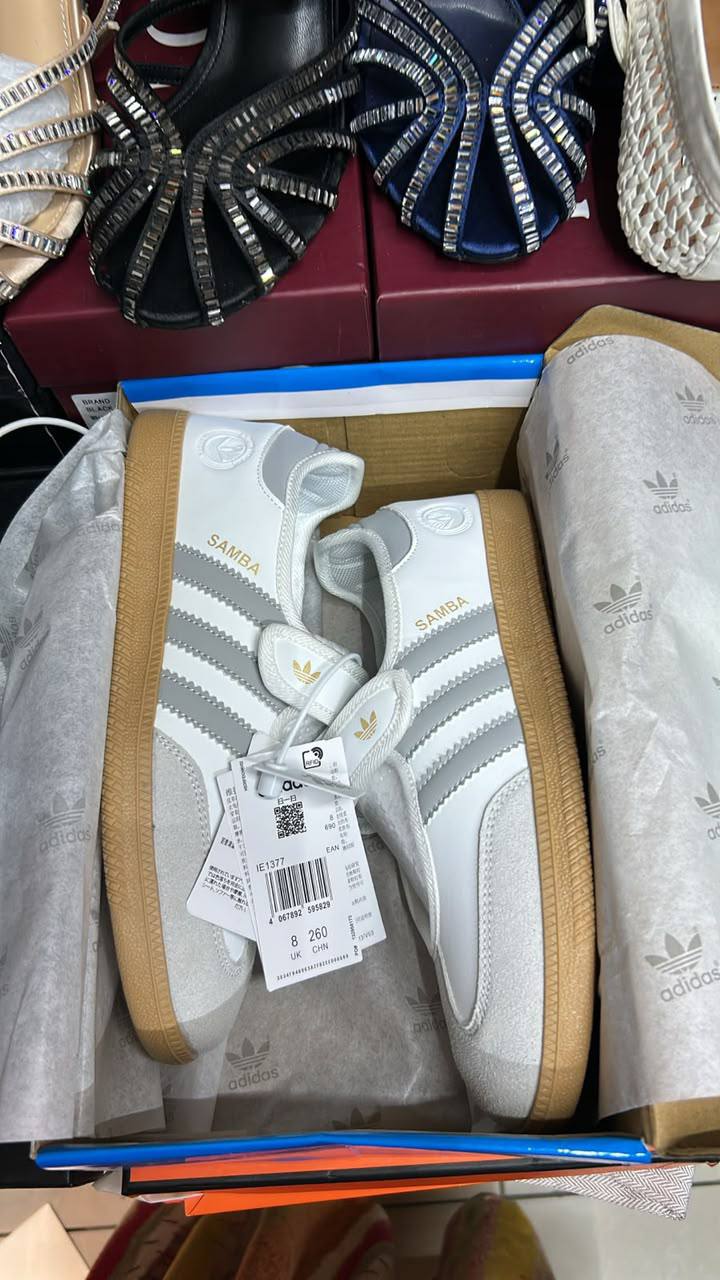 Adidas 

Size 36 to 41 

100 dhs🇦🇪🇦🇪

Zain146
♥️♥️♥️