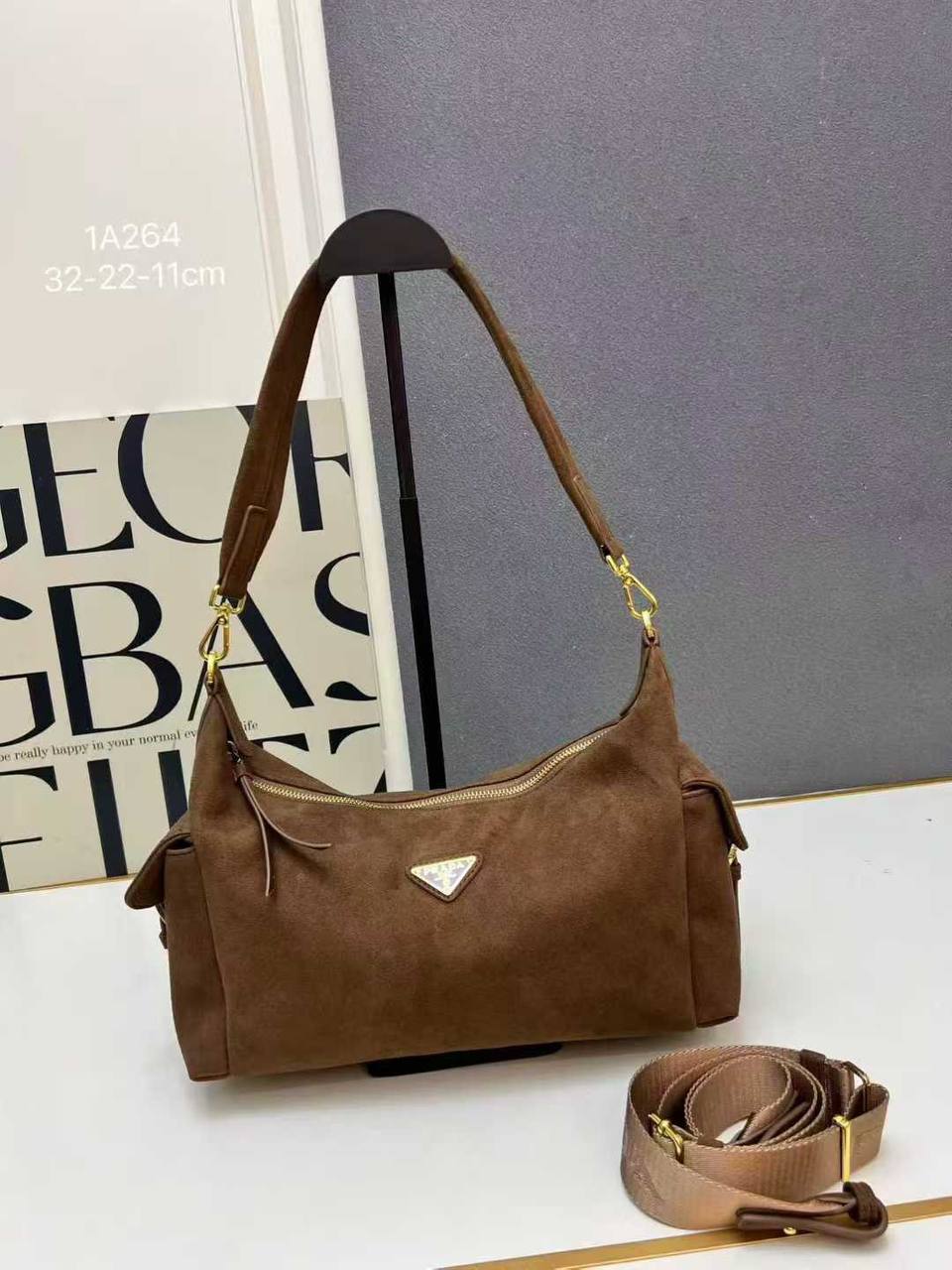 Prada Master
340 dhs🪙🌺

Zain10
♥️♥️♥️
