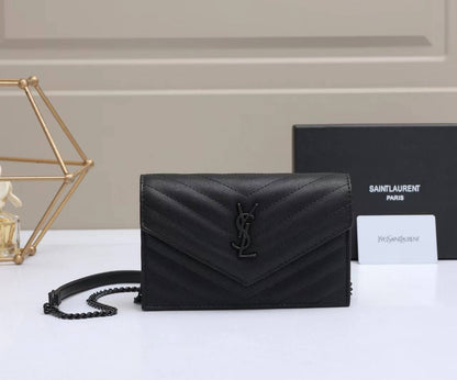 YSL
Best quality with box
95 dhs🇦🇪🇦🇪
size 19CM

Zain290
♥️♥️♥️