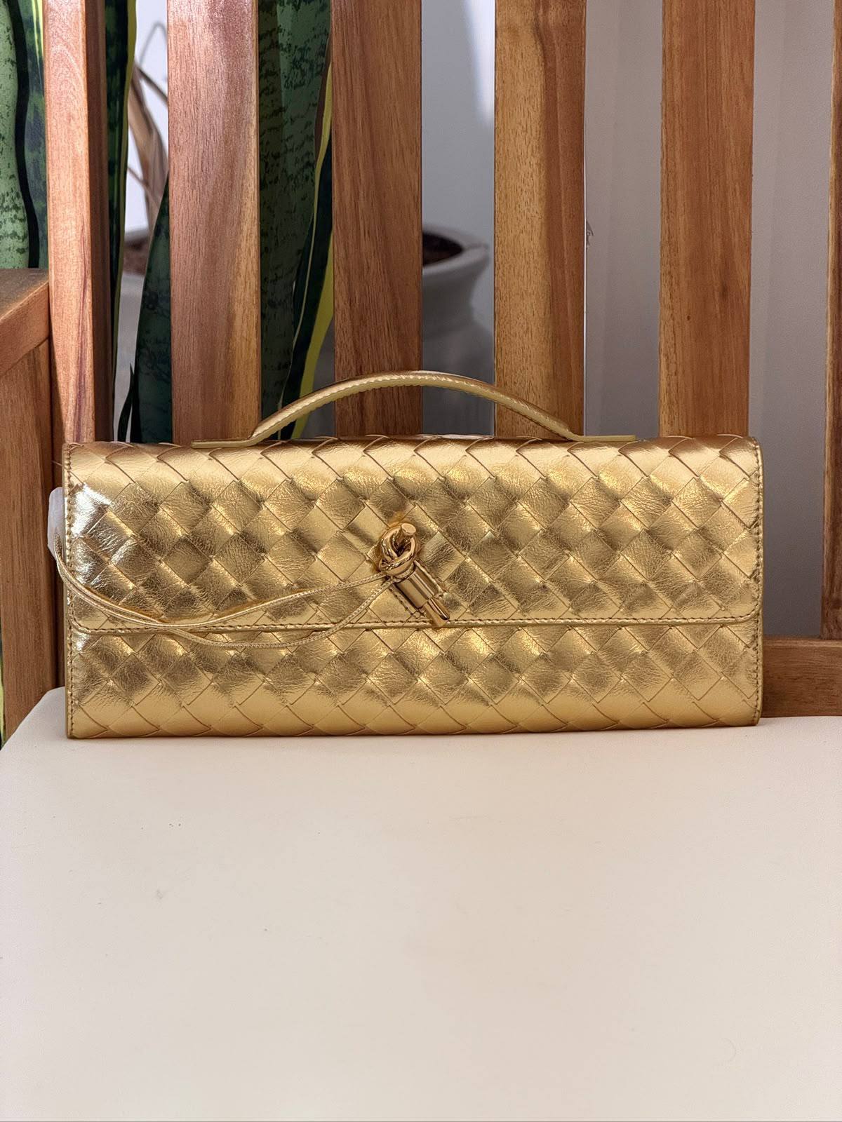 BOTTEGA VENETA 💫
VIP Quality ⚡️
Original Packing 🎁
Size 31CM📏
For Price 👇 WhatsApp✅
0568585901 
0507557372
0552275751 Owner Zain 👌

Zain321
♥️♥️♥️