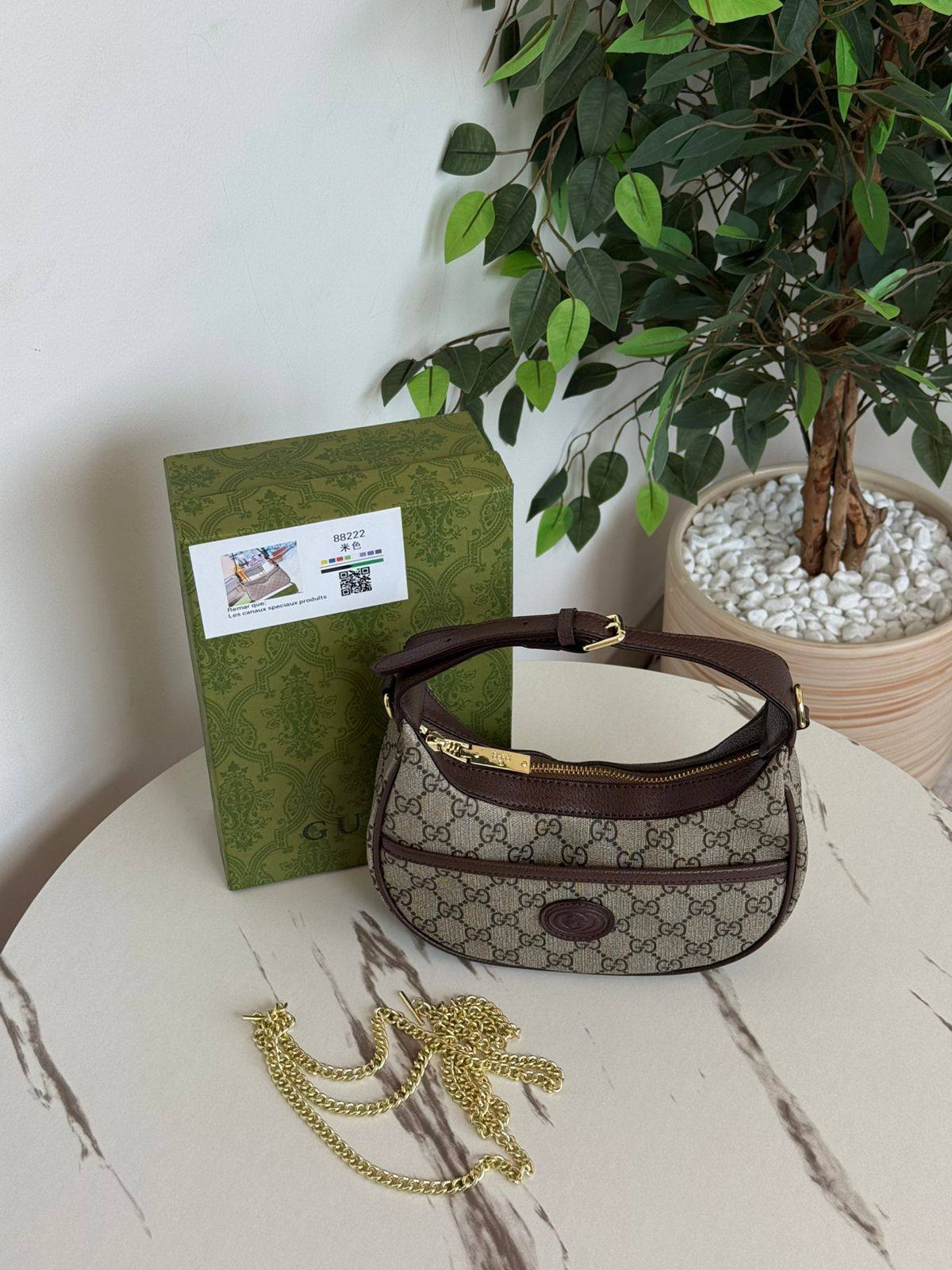 Gucci
Best quality

With box
🎁🎁🎁

95 dhs🌺
size 22cm

Zain158
♥️♥️♥️