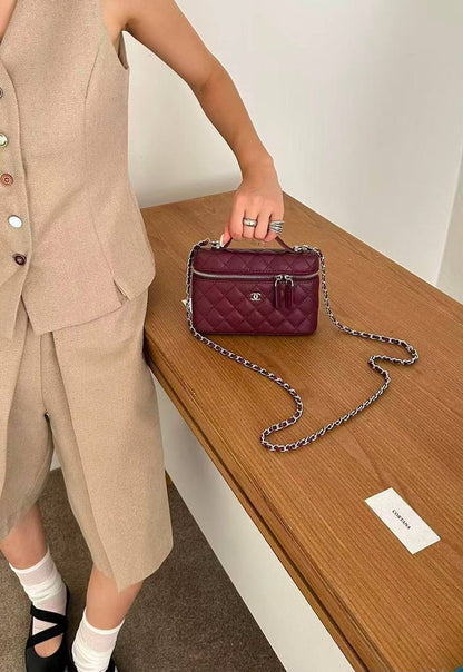 Chanel
100 dhs🇦🇪🇦🇪 
Withbox

Zain143
♥️♥️♥️