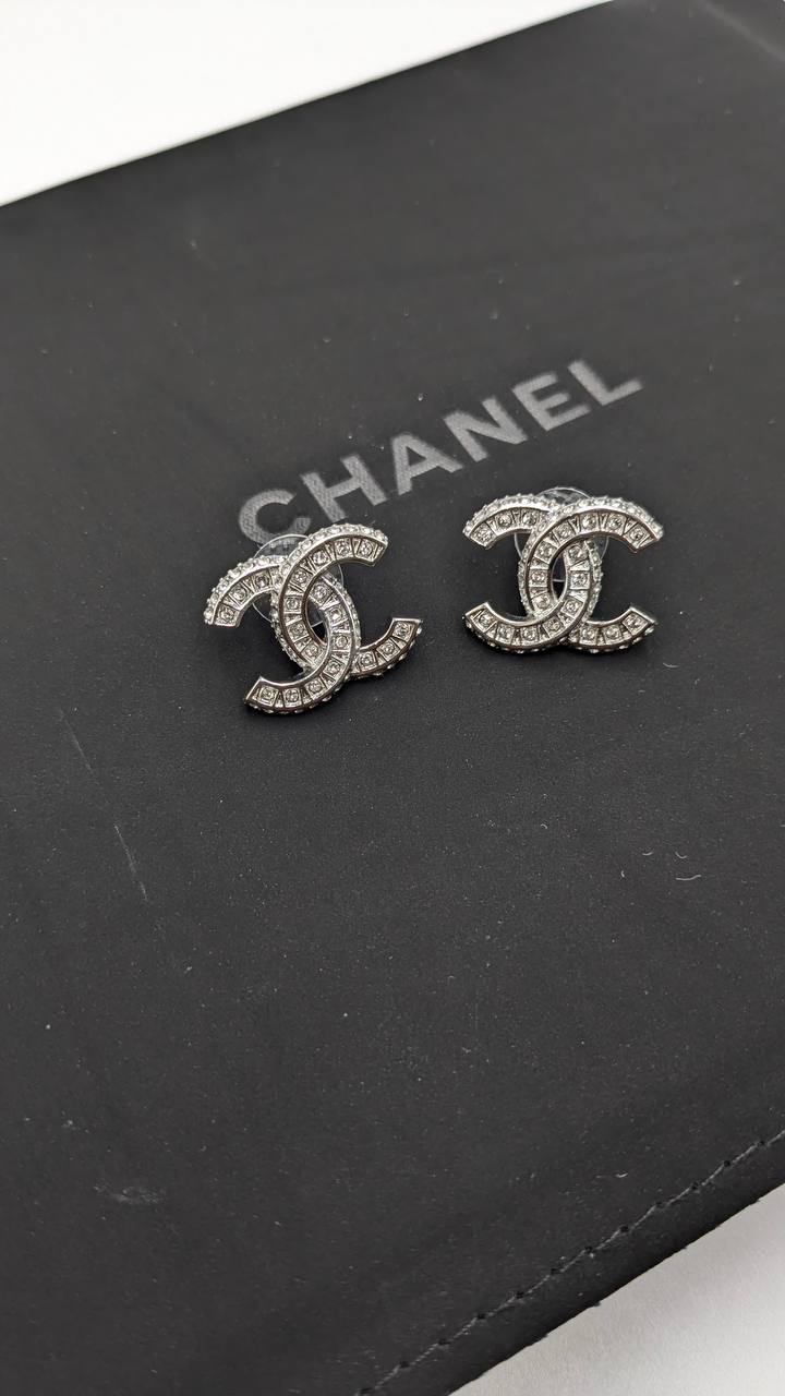 Earring Chanel
75 dhs🇦🇪

Zain210
♥️♥️♥️