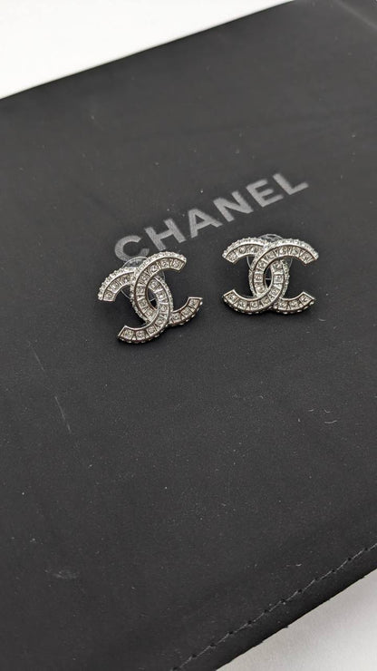 Earring Chanel
75 dhs🇦🇪

Zain210
♥️♥️♥️