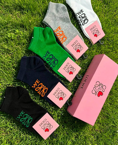 Socks 🧦*
good quality 💯
5 pieces 💥
With boxes 📦 
55 dhs✅

Zain216
♥️♥️♥️