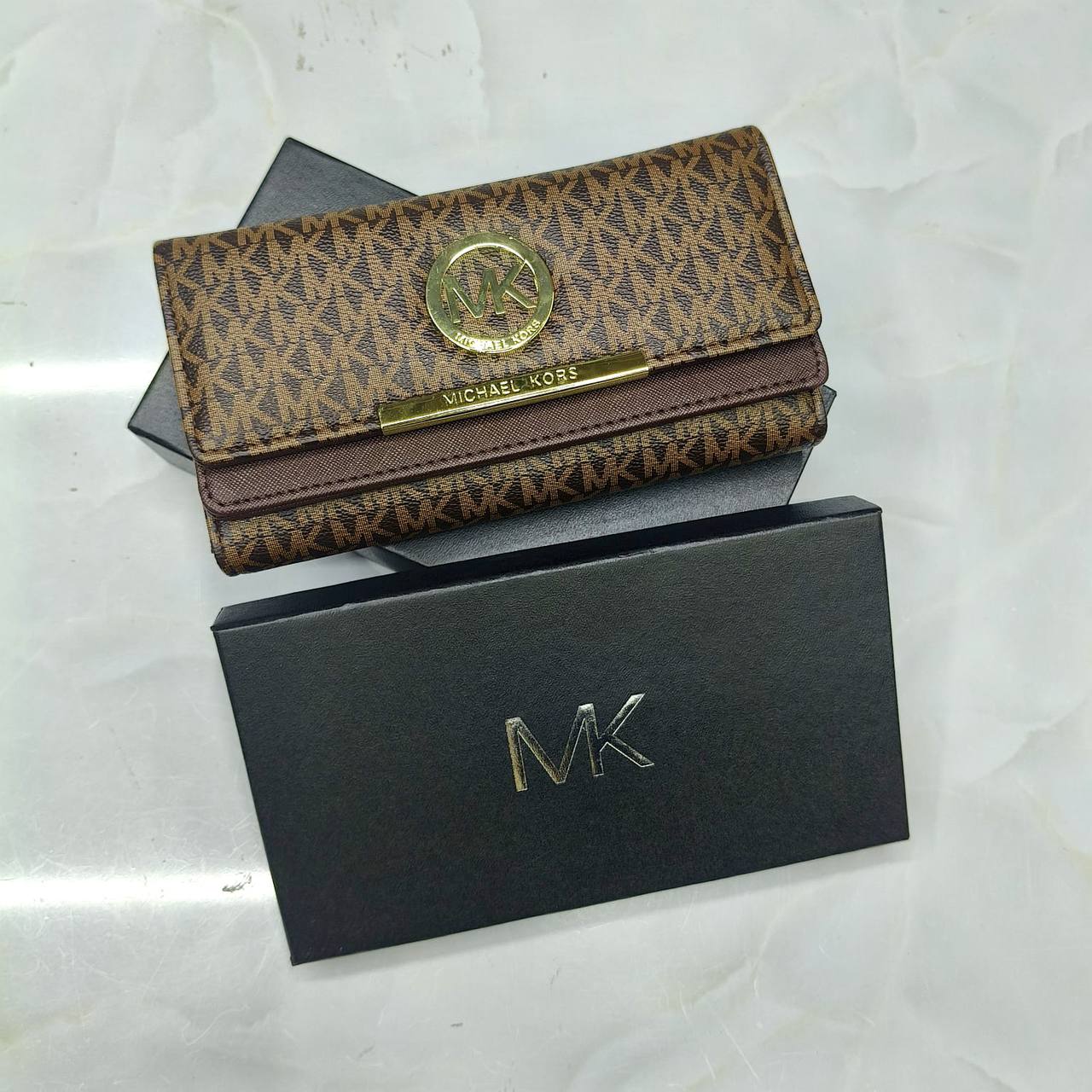 𝗟𝗢𝗡𝗚 𝗧𝗥𝗜-𝗙𝗢𝗟𝗗 𝗪𝗔𝗟𝗟𝗘𝗧
ᴡɪᴛʜ BOX

40 dhs💓

Zain31
♥️♥️♥️