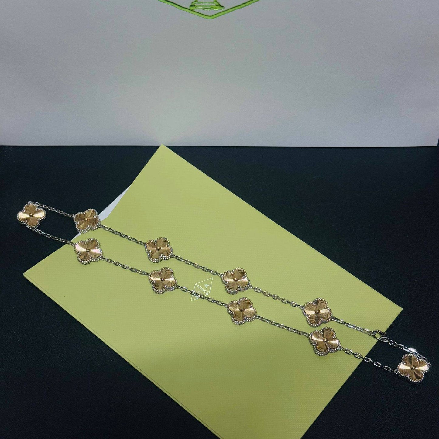 VCA
*ROSE GOLD*
Full set
MASTER🍃💕
With normal box 🎁
230 dhs❣️

Zain263
♥️♥️♥️