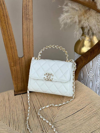 Chanel 
90 dhs🇦🇪🇦🇪
with box
size 15×6×12cm

Zain42
♥️♥️♥️