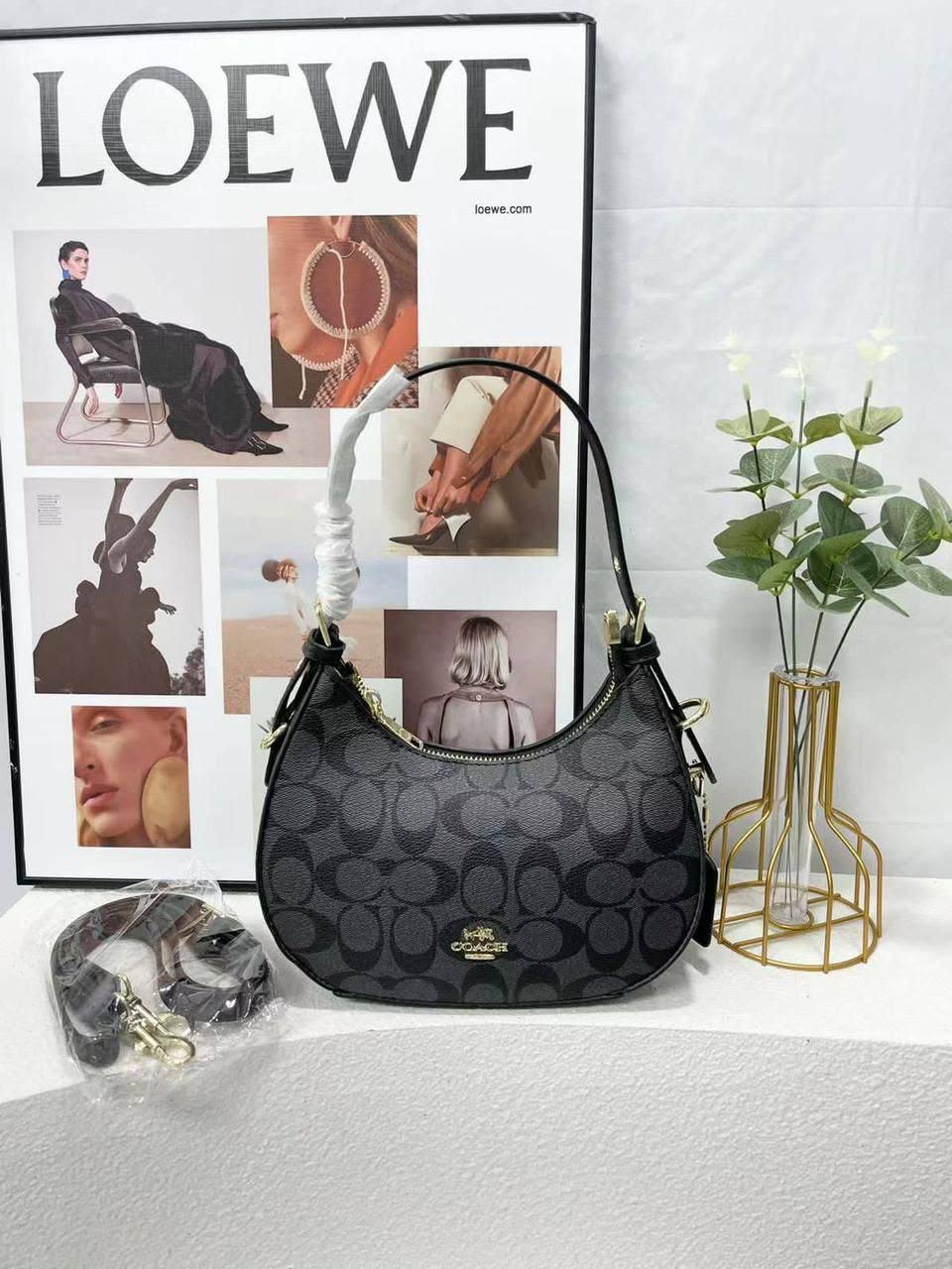 Coach

90 dhs🇦🇪🇦🇪

With box
Zain219
♥️♥️♥️