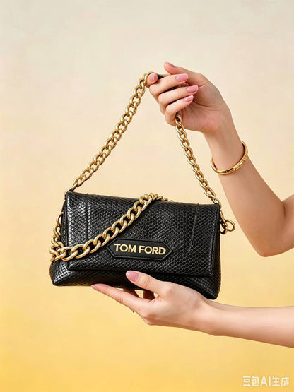 New arrived 
TOM FORD
95 dhs🇦🇪🇦🇪
Size 18 cm

Zain161
♥️♥️♥️