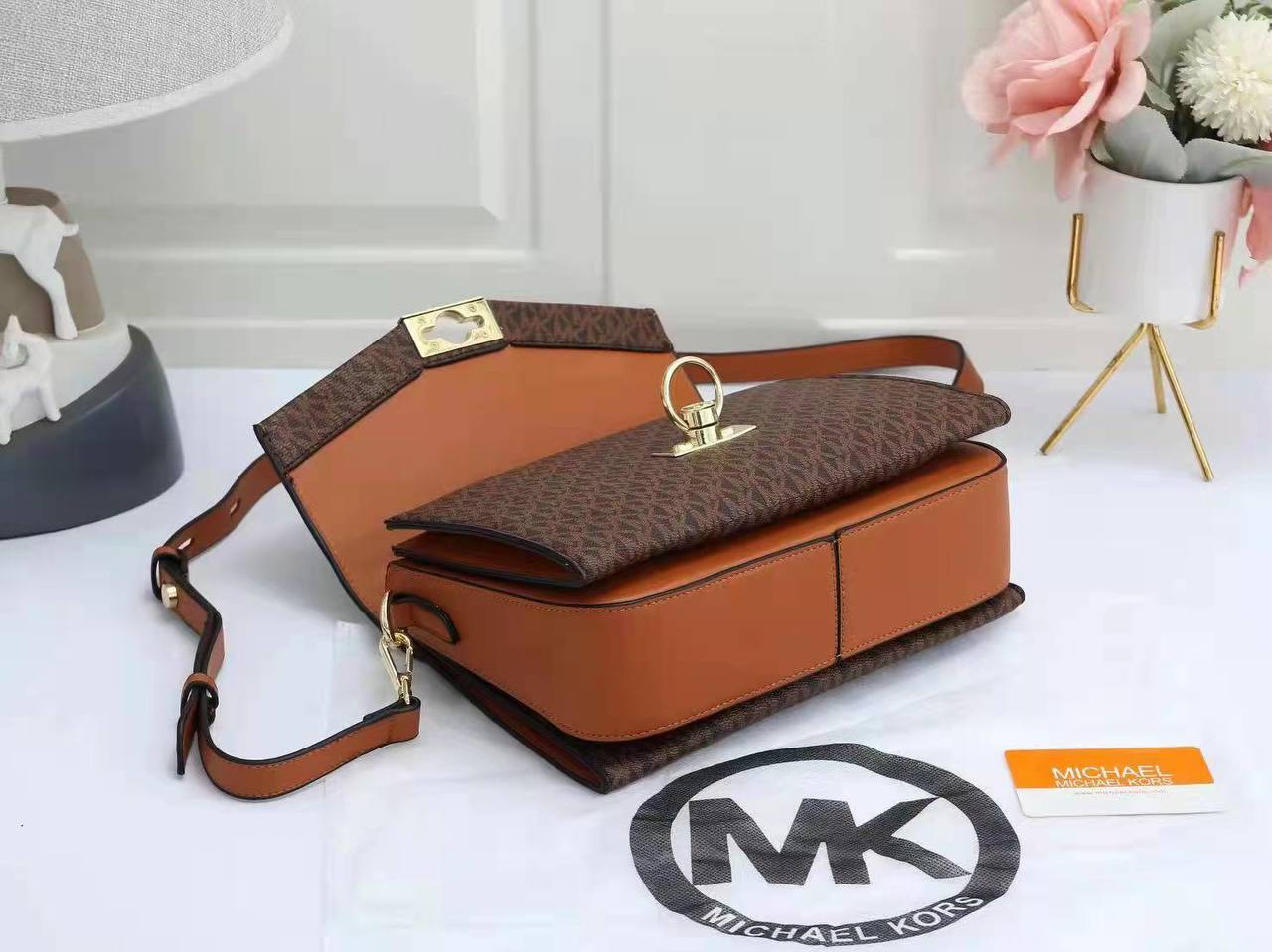 MK
95 dhs🪙💕

with box 
🎁🎁🎁

high quality

Zain26
♥️♥️♥️