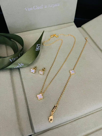 MINI SET 
NECKLACE BRACELET 
EARRINGS
VANCLEAF
MASTER✨💫

110 dhs🇦🇪🇦🇪

WITH BOX AND PAPER BAG🛍️🎁
Zain89
♥️♥️♥️